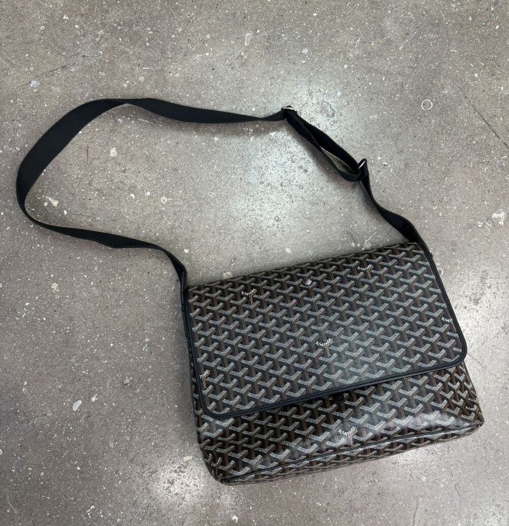 Goyard Capetien MM Black Messenger Bag